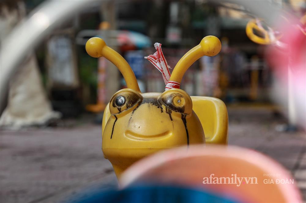 Hà Nội phong tỏa hàng loạt thiết bị tập thể dục ngoài trời để phòng dịch COVID-19-6