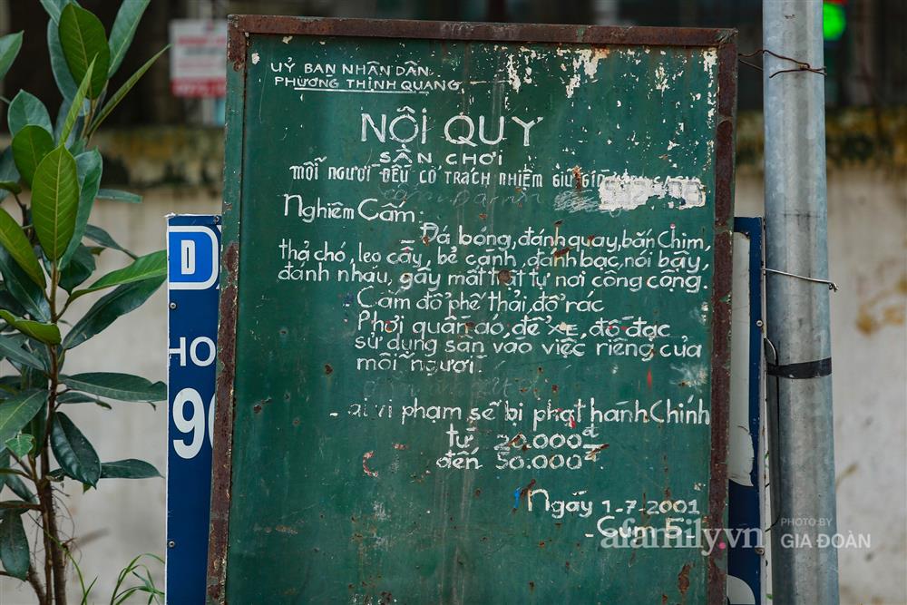 Hà Nội phong tỏa hàng loạt thiết bị tập thể dục ngoài trời để phòng dịch COVID-19-12