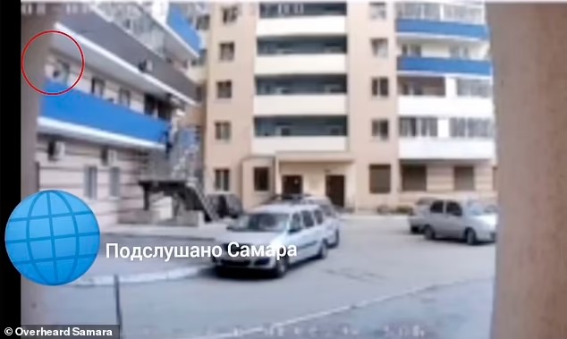 Phạt con gái 3 tuổi bằng cách treo lủng lẳng ra ban công, bà mẹ lập tức nhận hậu quả khủng khiếp, ám ảnh đoạn video quay cảnh hiện trường-4