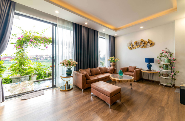 Căn nhà 5 tầng của vợ chồng Bát Tràng, thiết kế 3 ban công xanh nhưng vẫn đầu tư hẳn 400 triệu cho sân thượng 160m2-3