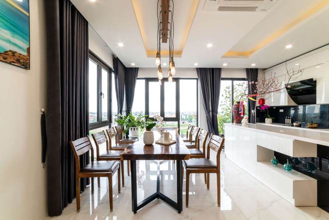 Căn nhà 5 tầng của vợ chồng Bát Tràng, thiết kế 3 ban công xanh nhưng vẫn đầu tư hẳn 400 triệu cho sân thượng 160m2-17