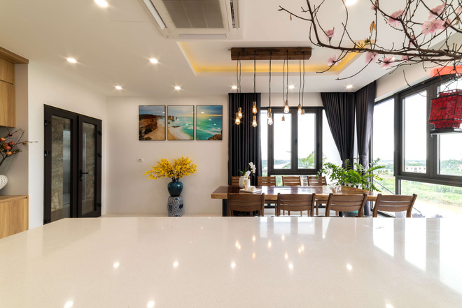 Căn nhà 5 tầng của vợ chồng Bát Tràng, thiết kế 3 ban công xanh nhưng vẫn đầu tư hẳn 400 triệu cho sân thượng 160m2-18