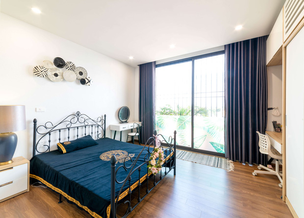 Căn nhà 5 tầng của vợ chồng Bát Tràng, thiết kế 3 ban công xanh nhưng vẫn đầu tư hẳn 400 triệu cho sân thượng 160m2-24