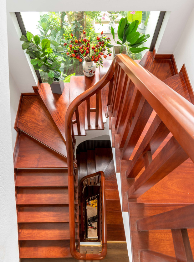 Căn nhà 5 tầng của vợ chồng Bát Tràng, thiết kế 3 ban công xanh nhưng vẫn đầu tư hẳn 400 triệu cho sân thượng 160m2-38