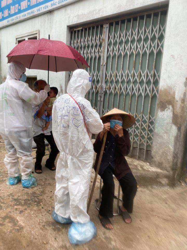 Biệt đội săn COVID-19 của Học viện Y dược học Cổ truyền và những ngày máu lửa nhất cuộc đời ở tâm dịch Bắc Giang: Thầy trò chúng em đang sống những ngày ý nghĩa nhất-3