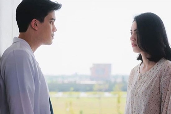 Trong bữa cơm, vợ đanh thép nói một câu khiến mẹ tôi lên cơn đau tim còn chị tôi sợ tái mặt