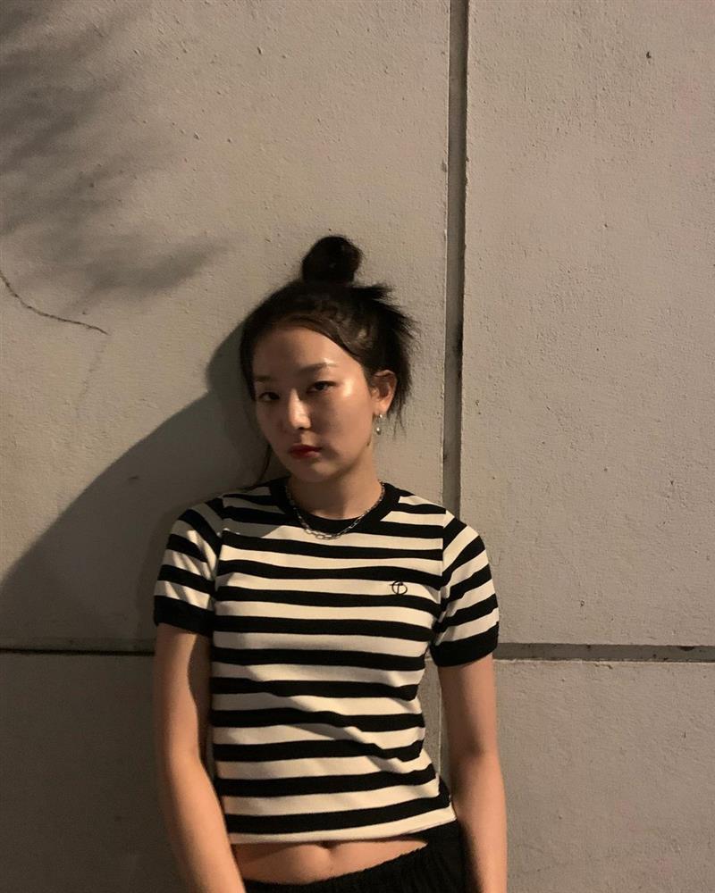 4 kiểu áo phông sao Hàn nào cũng diện, bạn sắm hết thì sẽ sành điệu từ công sở ra phố-8