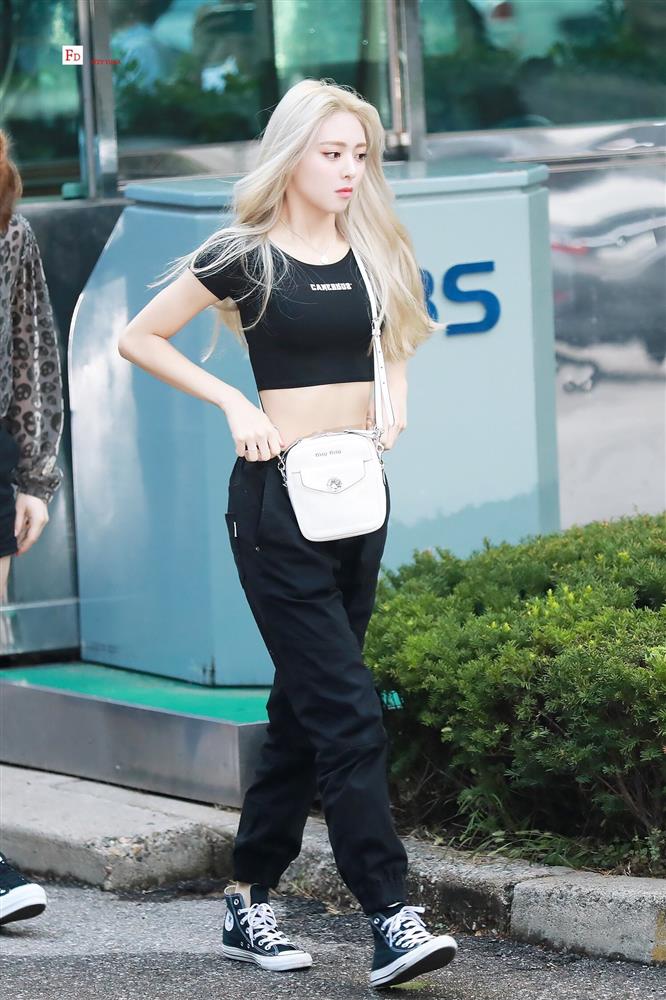 4 kiểu áo phông sao Hàn nào cũng diện, bạn sắm hết thì sẽ sành điệu từ công sở ra phố-17