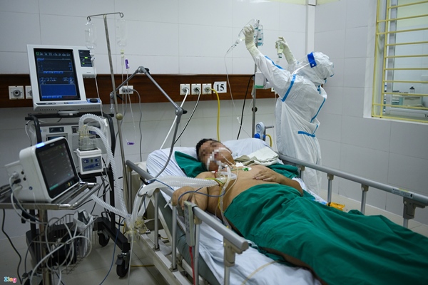 Bên trong khu điều trị hàng chục bệnh nhân Covid-19 tiên lượng nặng-3
