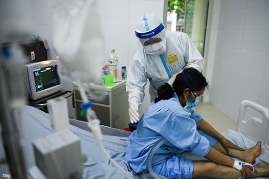 Bên trong khu điều trị hàng chục bệnh nhân Covid-19 tiên lượng nặng