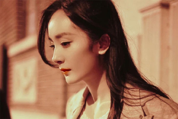 Tai nạn thảm đỏ cách đây 9 năm từng khiến Dương Mịch ê chề vì chiếc váy phản chủ, lộ nội y giữa rừng phóng viên-6