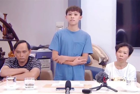 Hồ Văn Cường quay clip khoanh tay cúi đầu xin lỗi, khẳng định bị dụ dỗ