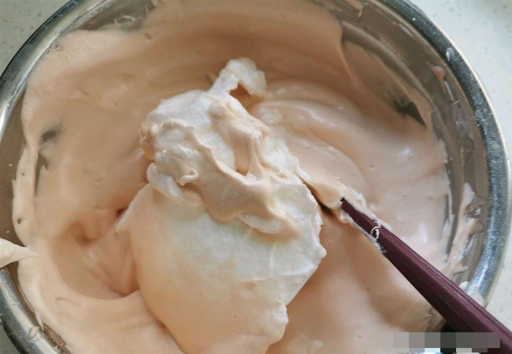 Cách thực hiện bánh bông lan cuộn dâu tây vừa vặn mượt xốp, lại thơm và ngon vô cùng phẩm như ngoài hàng-10