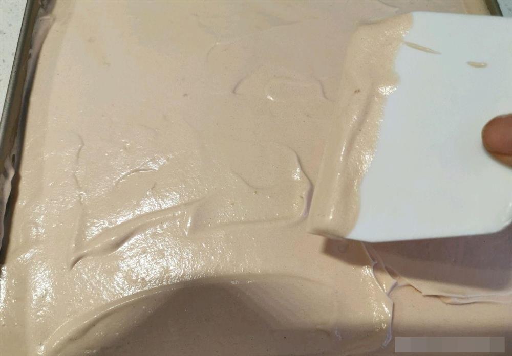 Cách làm bánh bông lan cuộn dâu tây vừa mềm xốp, lại thơm ngon cực phẩm như ngoài hàng-11