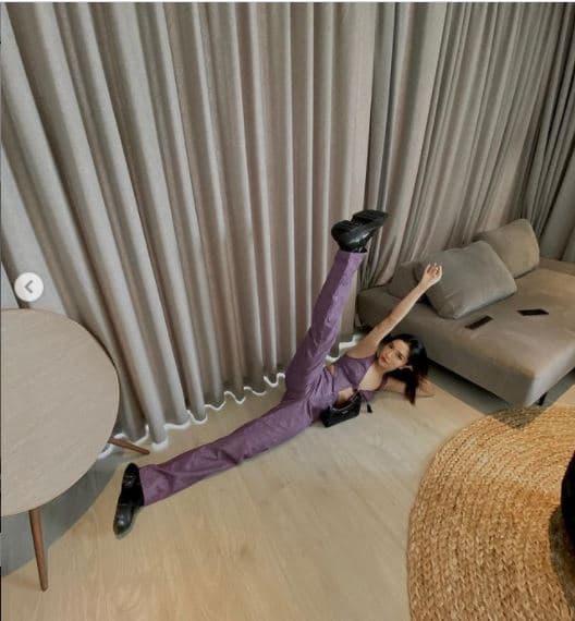 Đăng loạt ảnh lồng lộn khi ở nhà, Bích Phương vô tình hé lộ một phần không gian sống-1