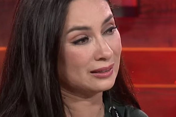 Về nhà Phi Nhung giữa loạt drama: 4 tầng lầu và chiếc Mẹc to đùng đậu ngay cửa, hàng xóm xôn xao ủa Hồ Văn Cường có bị nhốt đâu ta?-10