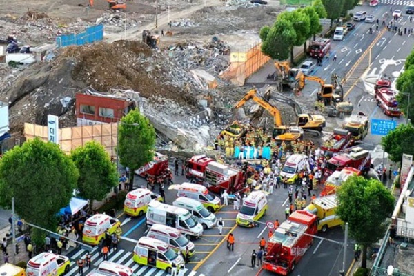 Hàn Quốc: Thảm họa tòa nhà 5 tầng đổ sập đè nát xe buýt khiến 9 người thiệt mạng, cảnh hiện trường rùng mình đến ám ảnh-3