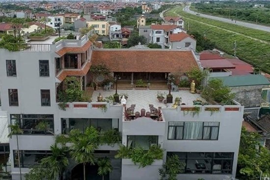 Nhà cổ nằm trên nóc biệt thự gần 500m2 ở Hà Nội
