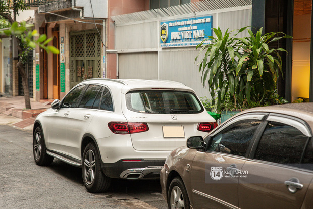 Về nhà Phi Nhung giữa loạt drama: 4 tầng lầu và chiếc Mẹc to đùng đậu ngay cửa, hàng xóm xôn xao ủa Hồ Văn Cường có bị nhốt đâu ta?-3