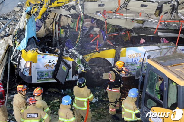 Cú điện thoại cuối cùng của nạn nhân nhỏ tuổi nhất trong vụ tòa nhà 5 tầng đổ sập đè nát xe buýt: Con yêu bố, chốc nữa gặp bố ở nhà nhé-2