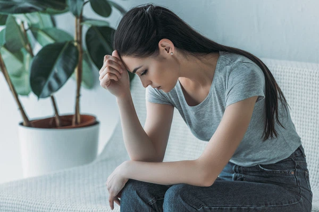 Nửa đêm, chị hàng xóm mắt đỏ hoe dắt theo hai con sang xin ngủ nhờ và tiết lộ bí mật gia đình chị khiến tôi sửng sốt-1