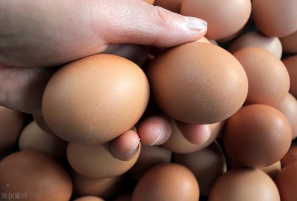 Nhà mình không bao giờ cho trứng vào tủ lạnh, chỉ bạn một cách bảo quản để lâu không bị hỏng-1