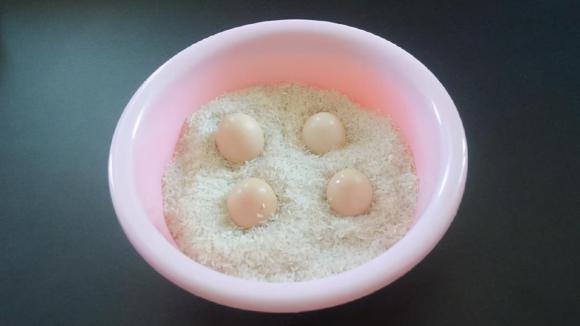 Nhà mình không bao giờ cho trứng vào tủ lạnh, chỉ bạn một cách bảo quản để lâu không bị hỏng-4