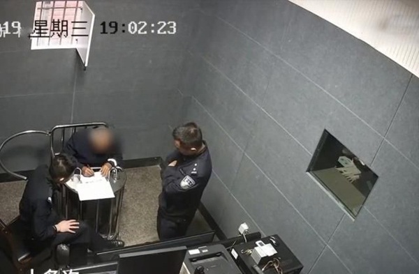 Nhận người đàn ông ngoài 70 tuổi làm cha nuôi nhưng lại phát sinh quan hệ tình dục, người phụ nữ nhận kết cục không ngờ tới-2