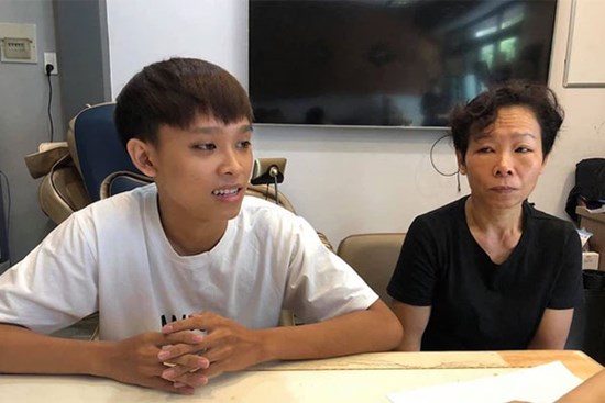 Giữa lùm xùm, netizen khui tình tiết bố mẹ Hồ Văn Cường phản ứng khi Phi Nhung tố con ruột mắc bệnh ngôi sao
