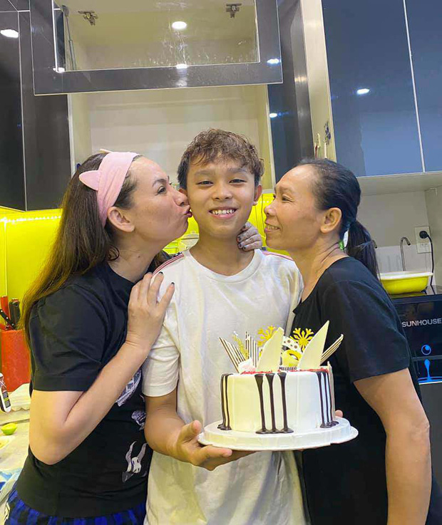 Giữa lùm xùm, netizen khui tình tiết bố mẹ Hồ Văn Cường phản ứng khi Phi Nhung tố con ruột mắc bệnh ngôi sao-3