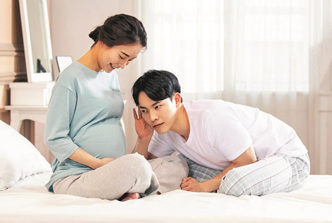 Vợ không cho đi cùng mỗi lần khám thai, tôi nghi cô ấy làm trò mèo, sau phải quỳ gối trước phòng sinh khi biết sự thật-1