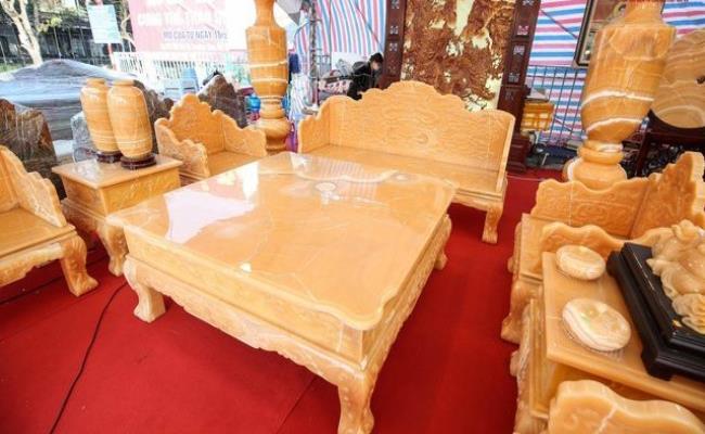 Bóc giá 3 bộ bàn ghế bằng ngọc nổi tiếng ở Việt Nam-1