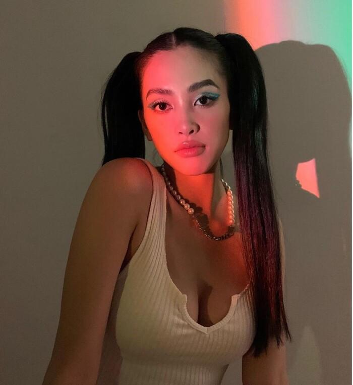 Mặc áo phơi vòng 1, dân mạng hắt gáo nước lạnh vào hoa hậu Tiểu Vy-3