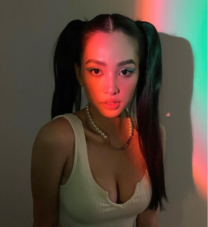 Mặc áo phơi vòng 1, dân mạng hắt gáo nước lạnh vào hoa hậu Tiểu Vy-4