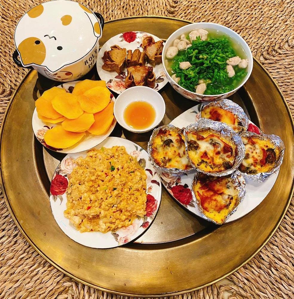 Mâm cơm cực phẩm của mẹ đảm 8x ở Sơn La: Mỗi ngày một thực đơn chẳng hề trùng nhau, tính hơi đồng bóng nên trang trí cũng phải điệu như người-7
