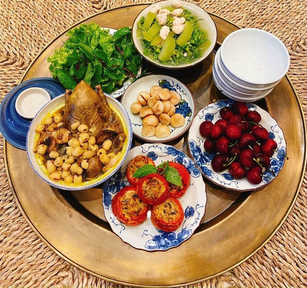 Mâm cơm cực phẩm của mẹ đảm 8x ở Sơn La: Mỗi ngày một thực đơn chẳng hề trùng nhau, tính hơi đồng bóng nên trang trí cũng phải điệu như người-5