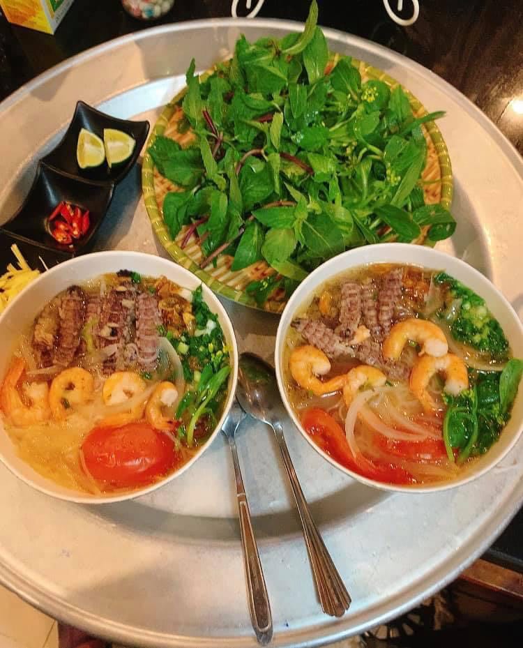 Mâm cơm cực phẩm của mẹ đảm 8x ở Sơn La: Mỗi ngày một thực đơn chẳng hề trùng nhau, tính hơi đồng bóng nên trang trí cũng phải điệu như người-19