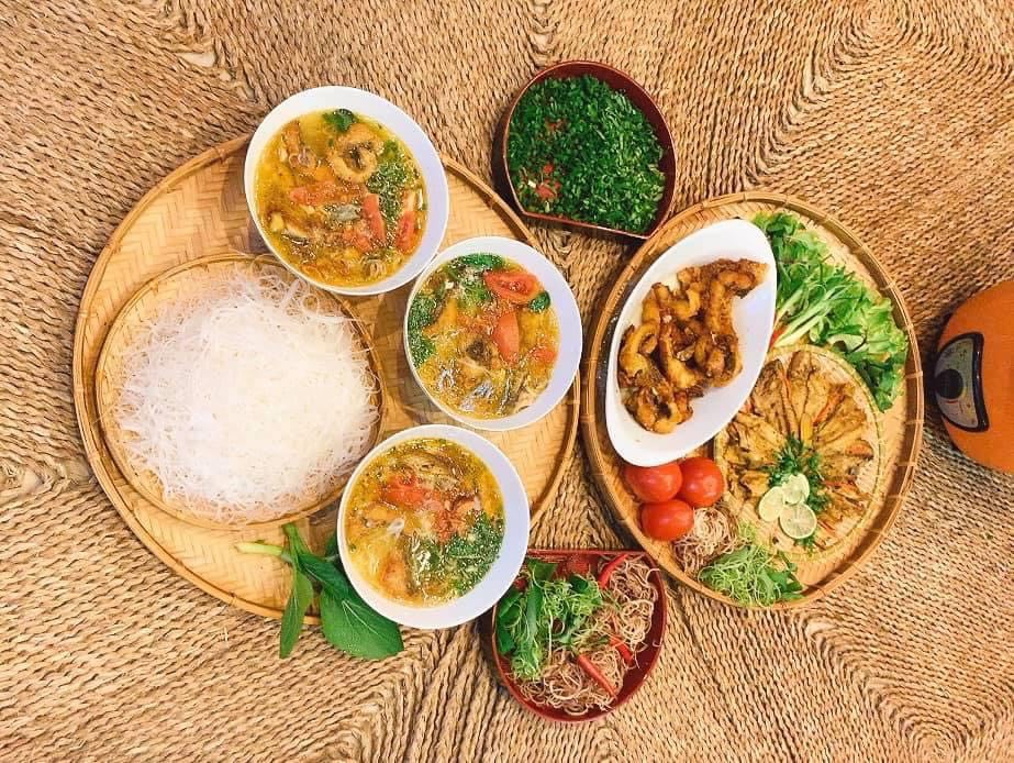 Mâm cơm cực phẩm của mẹ đảm 8x ở Sơn La: Mỗi ngày một thực đơn chẳng hề trùng nhau, tính hơi đồng bóng nên trang trí cũng phải điệu như người-21