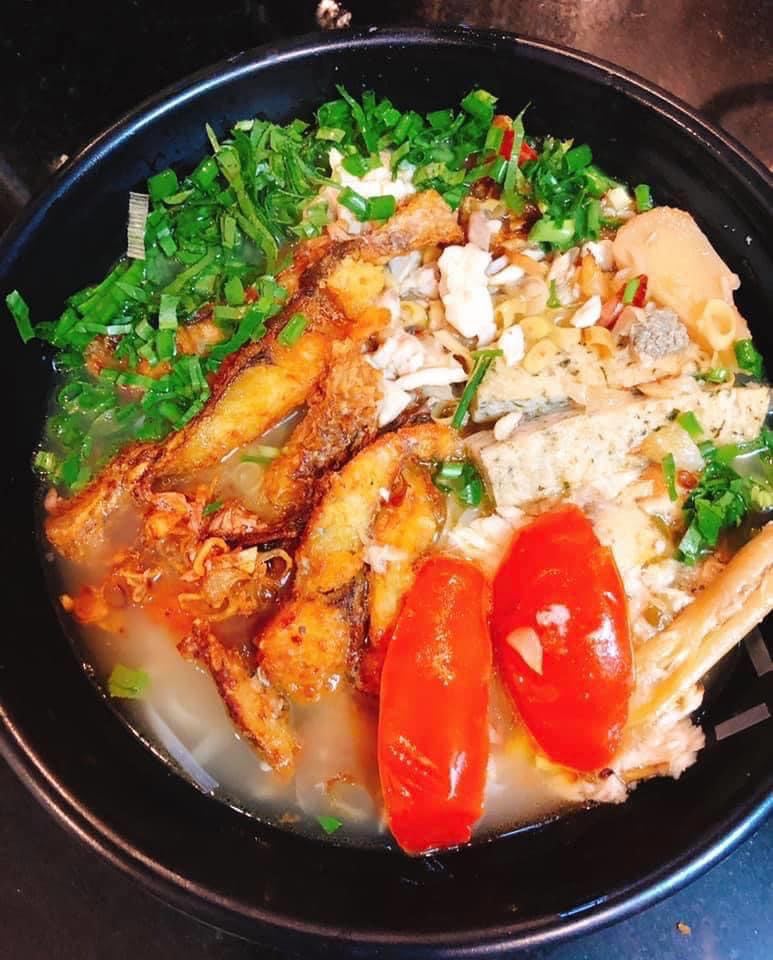 Mâm cơm cực phẩm của mẹ đảm 8x ở Sơn La: Mỗi ngày một thực đơn chẳng hề trùng nhau, tính hơi đồng bóng nên trang trí cũng phải điệu như người-22