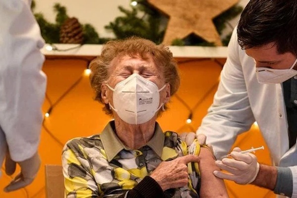 Nhật Bản ghi nhận 196 người tử vong sau khi tiêm vắc xin Covid-19-1