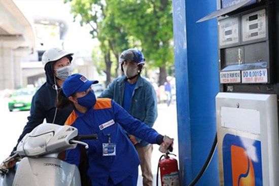Xăng dầu đồng loạt tăng giá, vượt mốc 20 nghìn đồng/lít