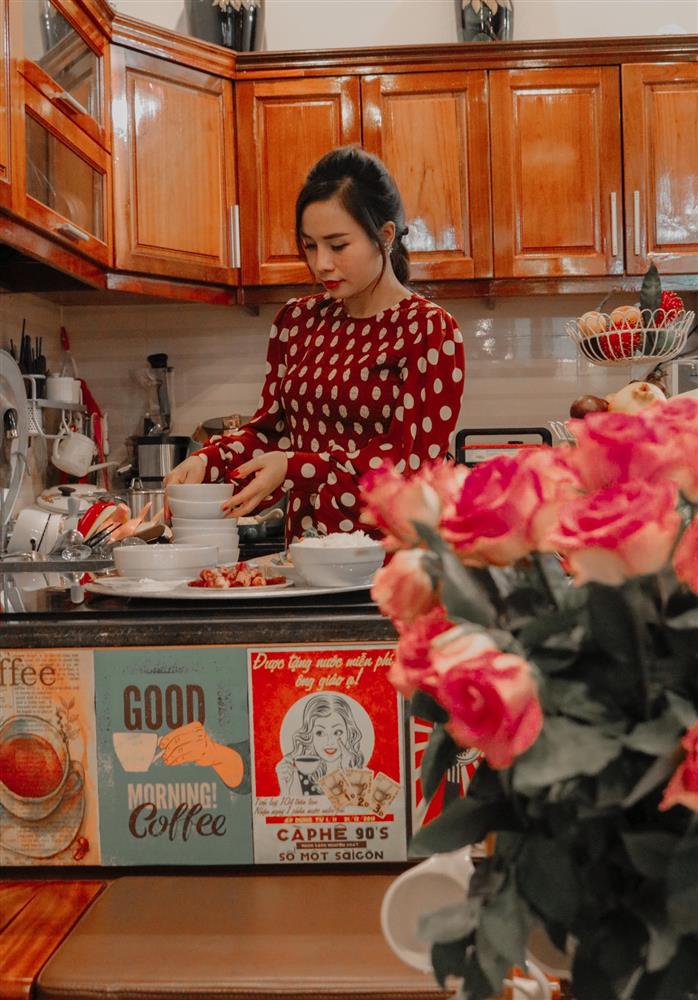 Mâm cơm cực phẩm của mẹ đảm 8x ở Sơn La: Mỗi ngày một thực đơn chẳng hề trùng nhau, tính hơi đồng bóng nên trang trí cũng phải điệu như người-1