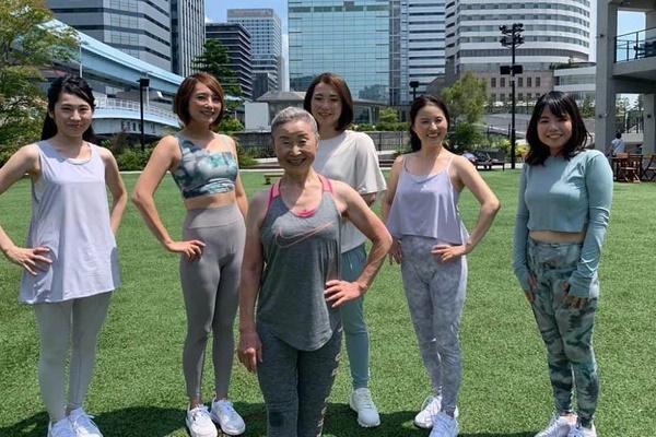 Cụ bà Nhật Bản 90 tuổi nhưng làn da vẫn căng bóng, cơ thể dẻo dai như thiếu nữ: Bí quyết trẻ lâu, sống thọ đến từ 4 kiểu ăn uống đơn giản-3