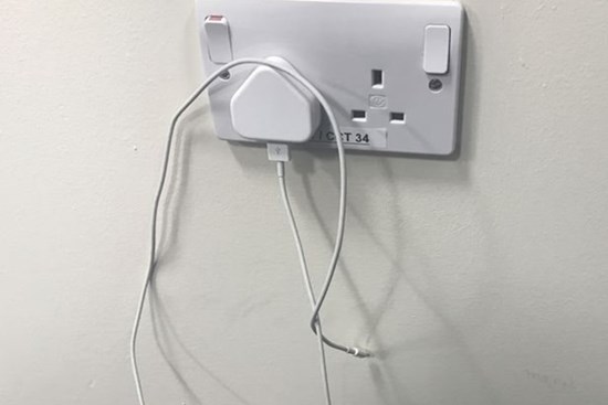 Có nên rút phích cắm khi dùng xong các thiết bị điện? Câu trả lời thật đáng ngạc nhiên