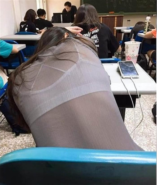 Tiếng kêu cứu thất thanh từ những pha diện áo xuyên thấu mà lộ cả phụ tùng-3