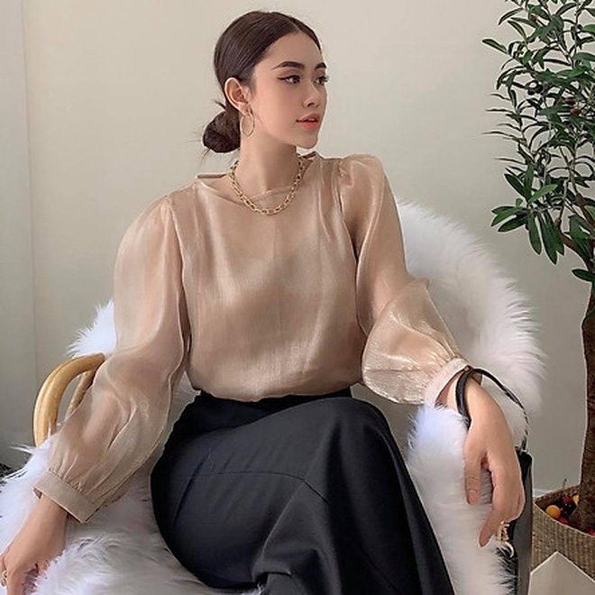 Tiếng kêu cứu thất thanh từ những pha diện áo xuyên thấu mà lộ cả phụ tùng-5