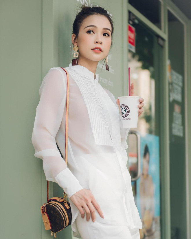 Tiếng kêu cứu thất thanh từ những pha diện áo xuyên thấu mà lộ cả phụ tùng-10