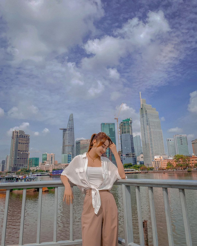 Tiếng kêu cứu thất thanh từ những pha diện áo xuyên thấu mà lộ cả phụ tùng-17