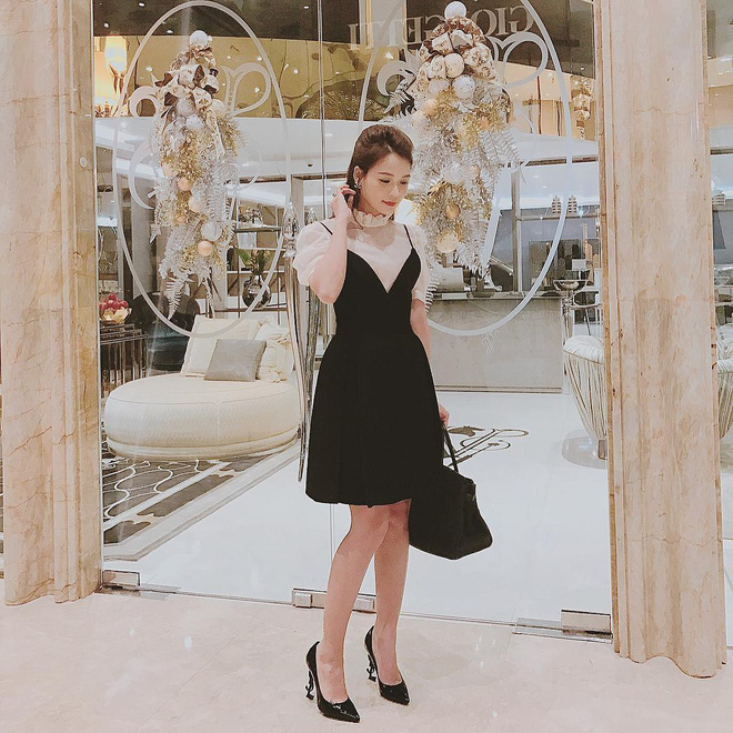 Tiếng kêu cứu thất thanh từ những pha diện áo xuyên thấu mà lộ cả phụ tùng-25