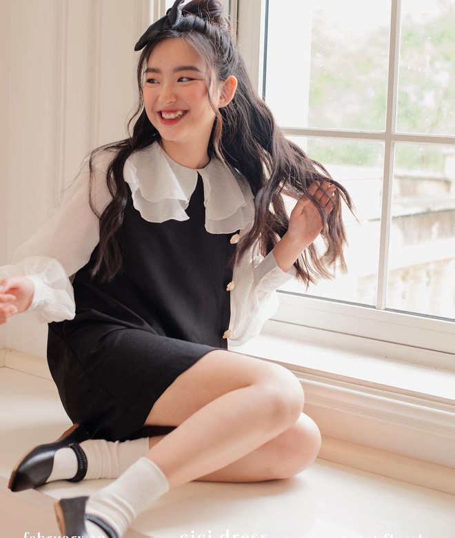 Tiếng kêu cứu thất thanh từ những pha diện áo xuyên thấu mà lộ cả phụ tùng-26